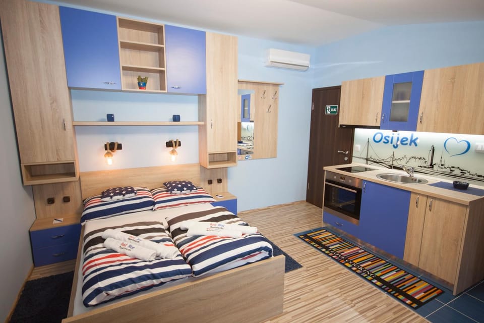 Living room, Seating area, Dining area, Bedroom, cot