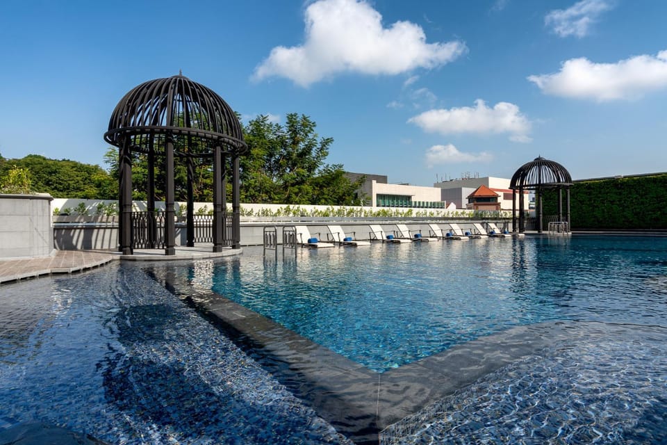 Swimming pool, Swimming pool