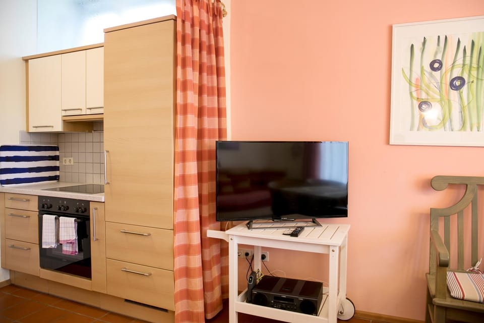 TV and multimedia, Kitchen or kitchenette, Dining area