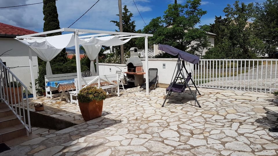 Patio, BBQ facilities, Garden