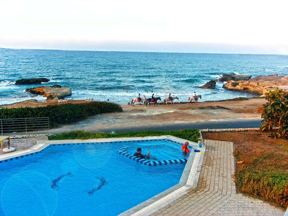 Hot Tub, Swimming pool