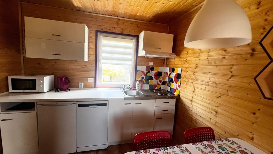 Kitchen or kitchenette, kitchen, kitchen
