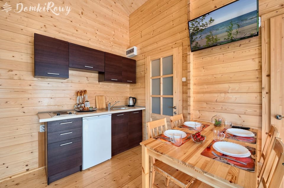 TV and multimedia, View (from property/room), Kitchen or kitchenette, Living room, Food and drinks, Food and drinks, Photo of the whole room, Decorative detail, Decorative detail, Dining area, On site