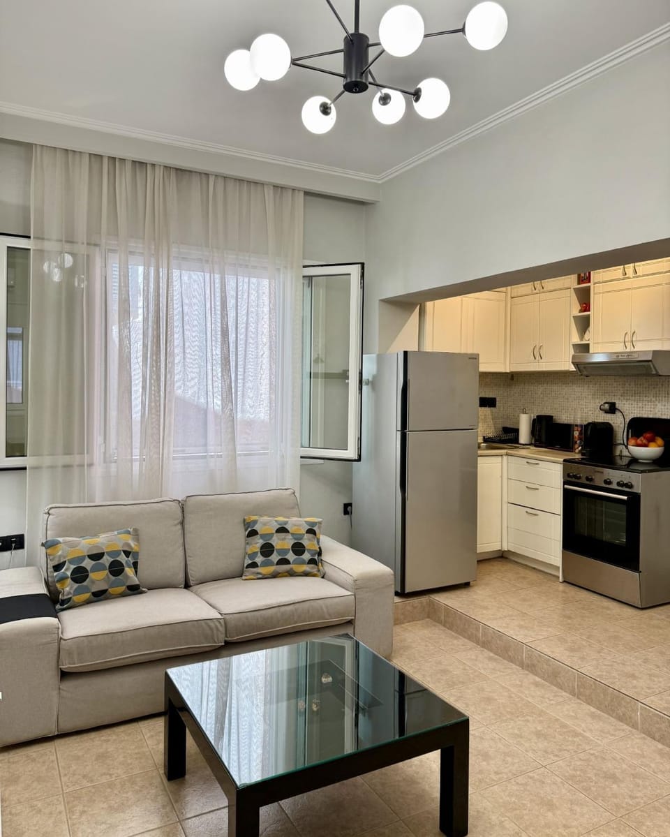 Kitchen or kitchenette, Living room, Seating area, Dining area