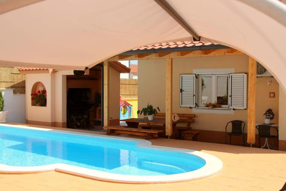 Swimming pool