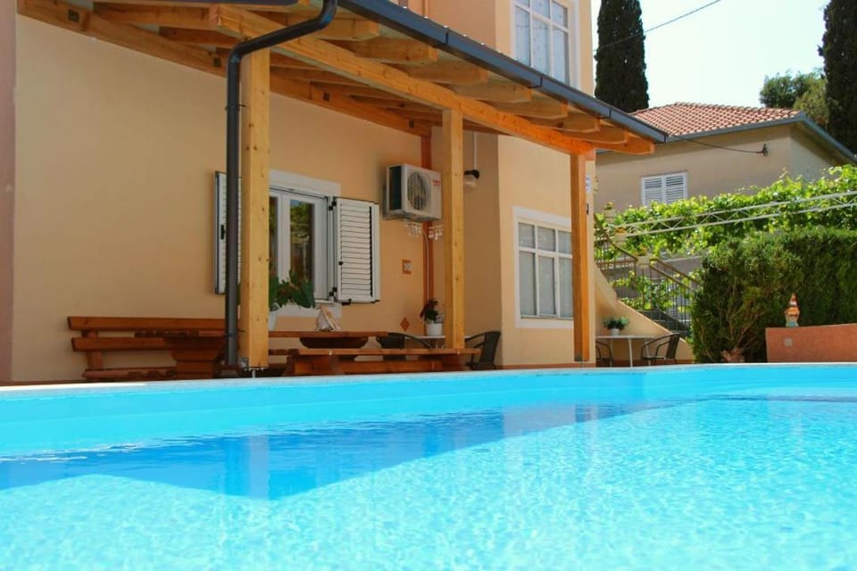 Swimming pool, Swimming pool