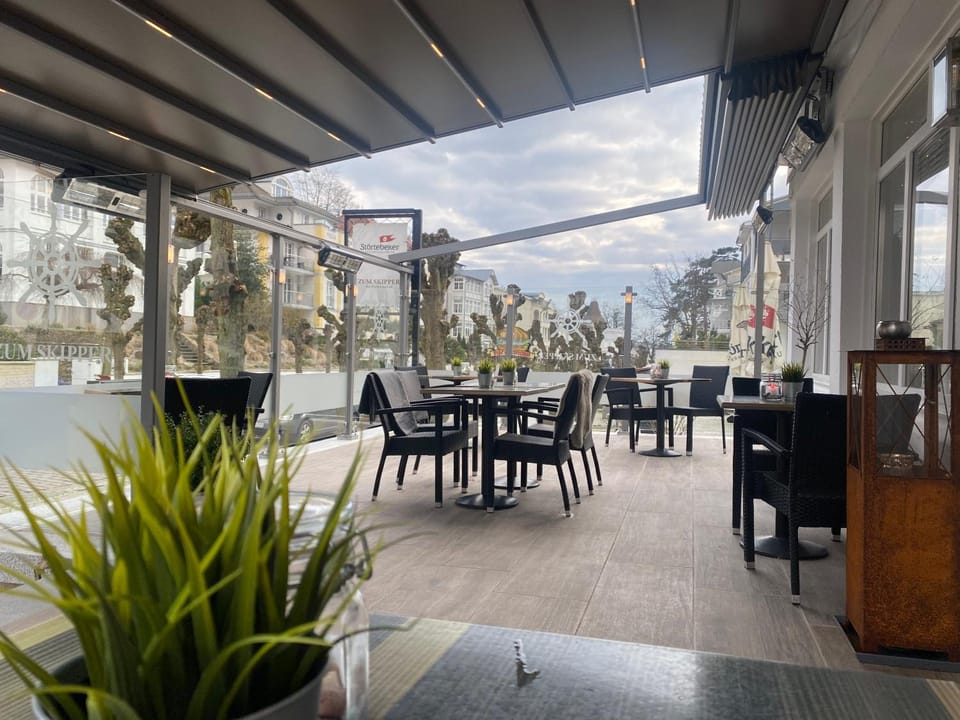 Restaurant/places to eat, Neighbourhood