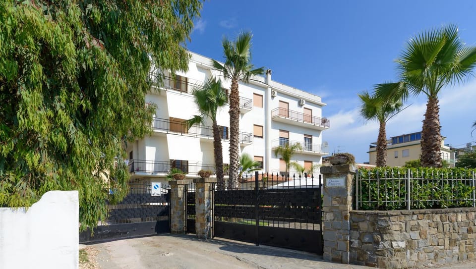 Facade/entrance, Bird's eye view, Garden, Garden view