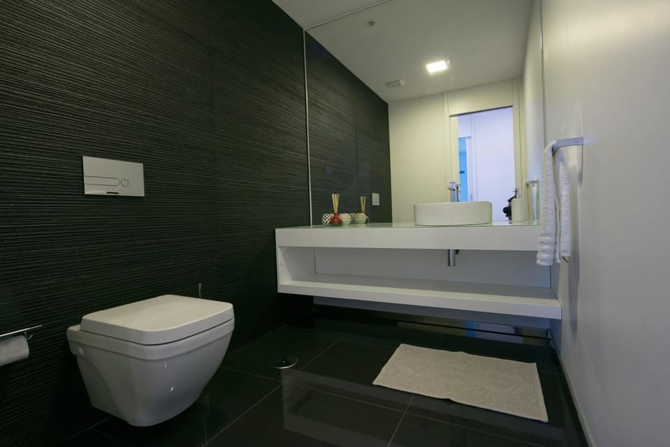 Spacious luxury holiday apartment with a great view, Funchal, free wifi and parking Apartment in Funchal
