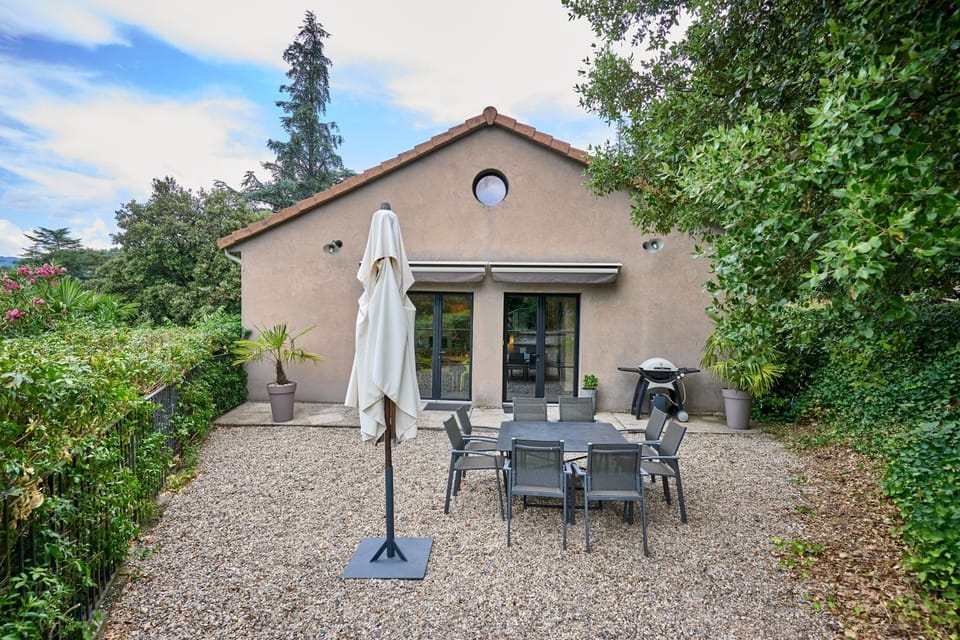 Garden, Dining area