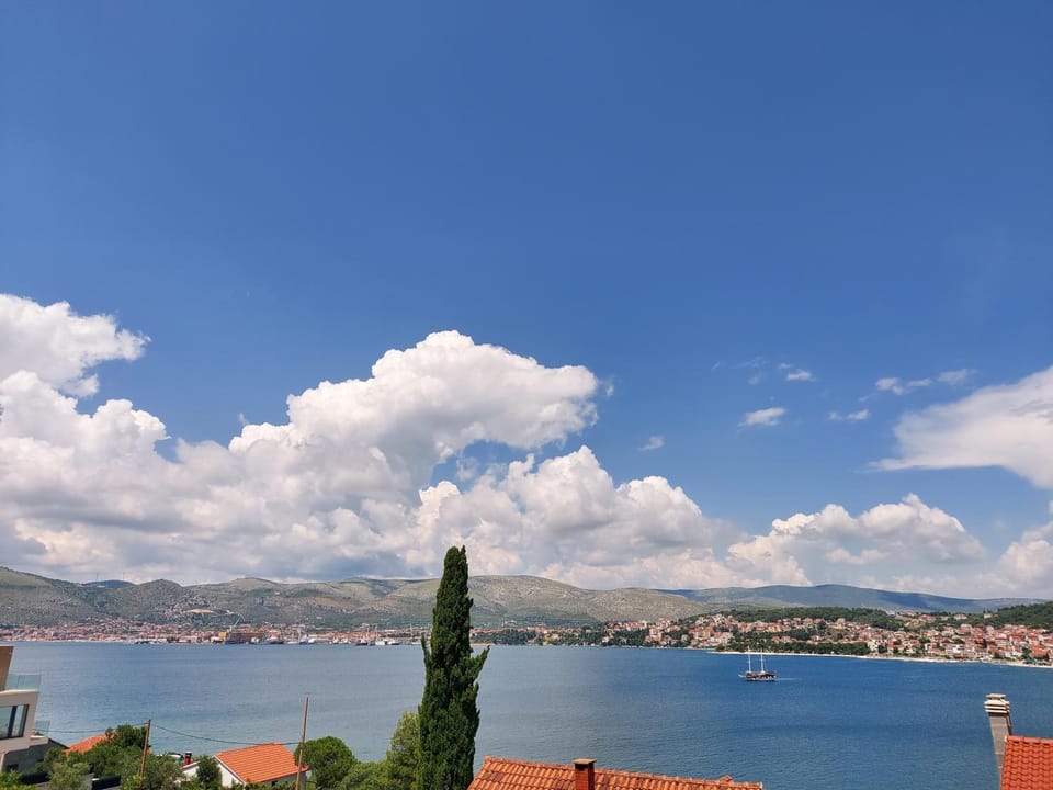 Villa Uno Apartment in Okrug Gornji