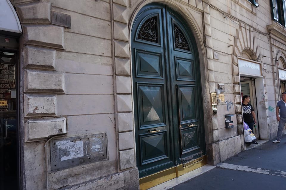 Facade/entrance