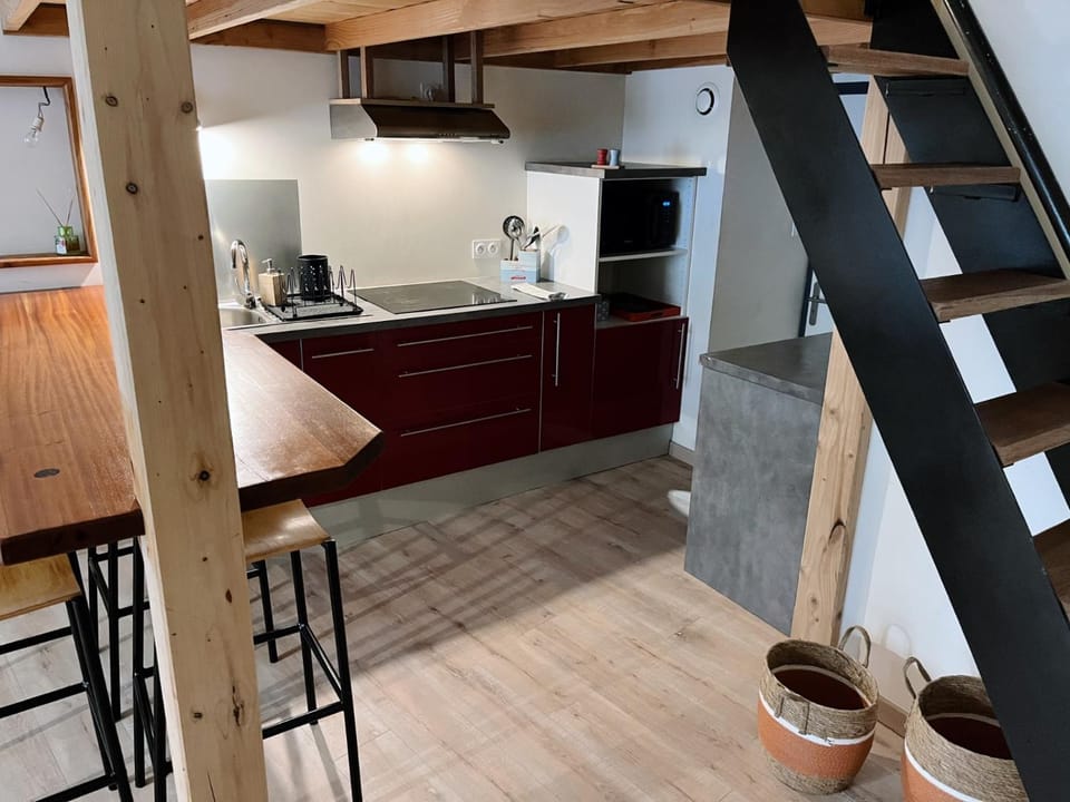 Kitchen or kitchenette, pet friendly, stove