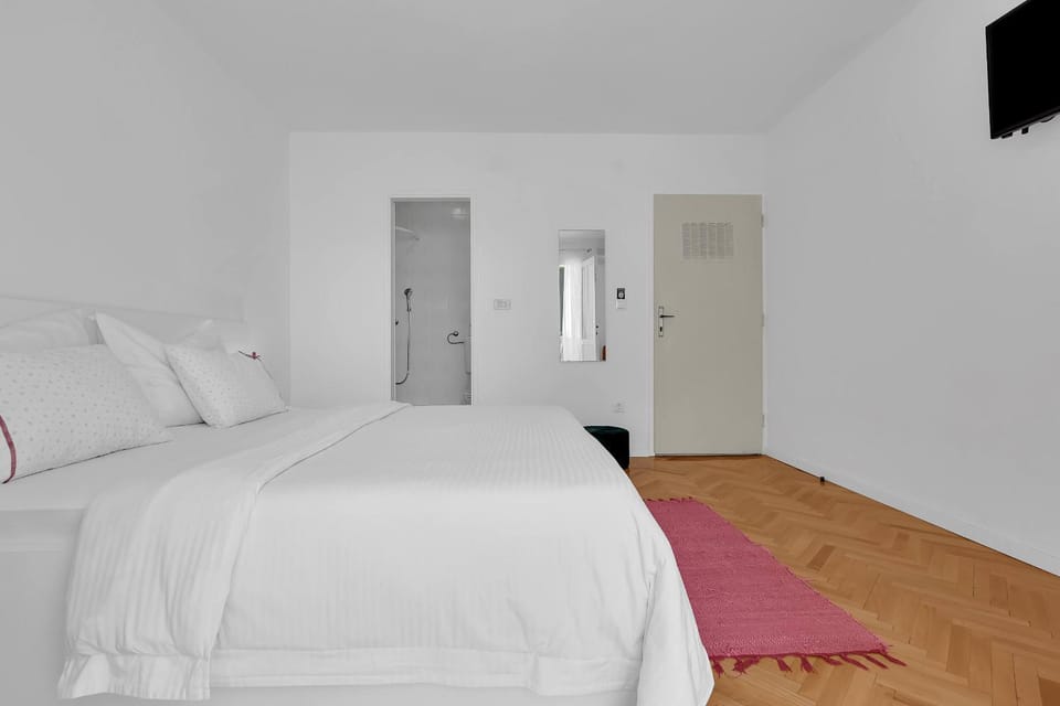 Bed, TV and multimedia