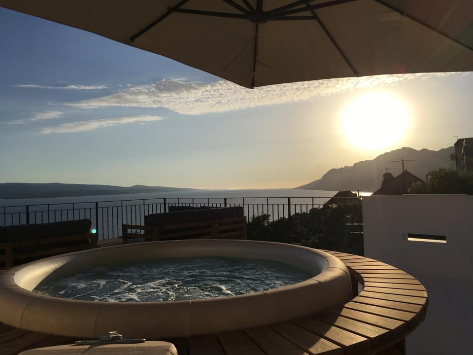 Hot Tub, Sea view