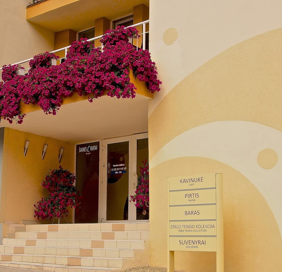 Facade/entrance