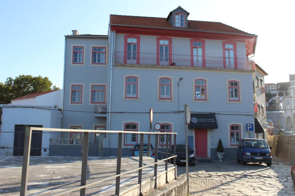 Facade/entrance, Location
