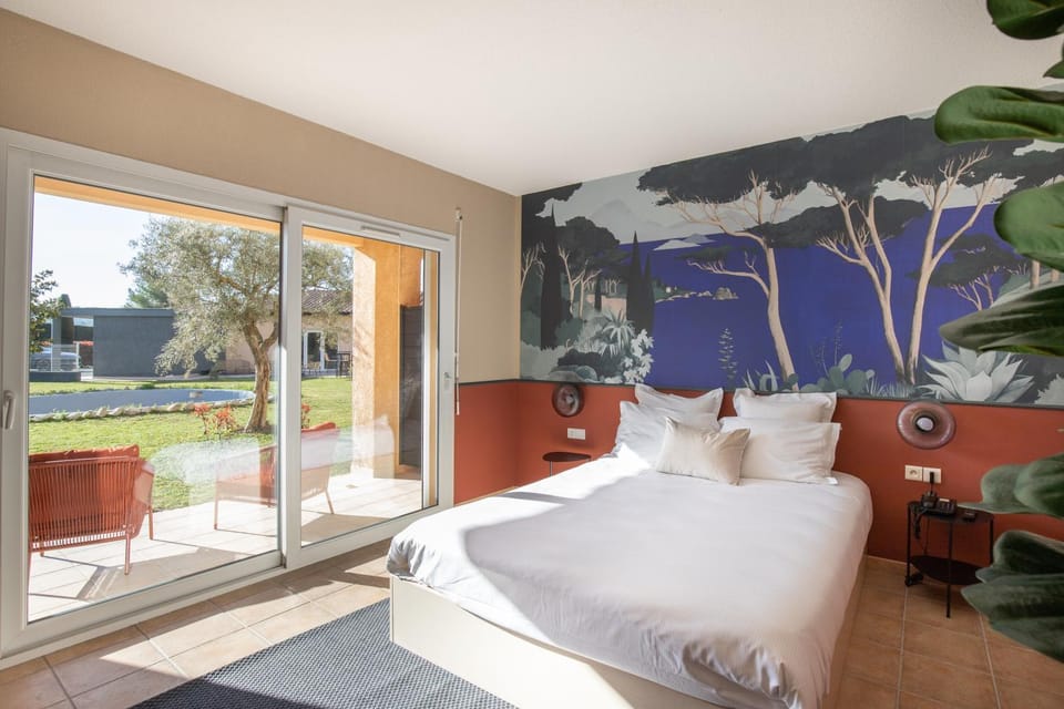 Photo of the whole room, Bedroom, Garden view