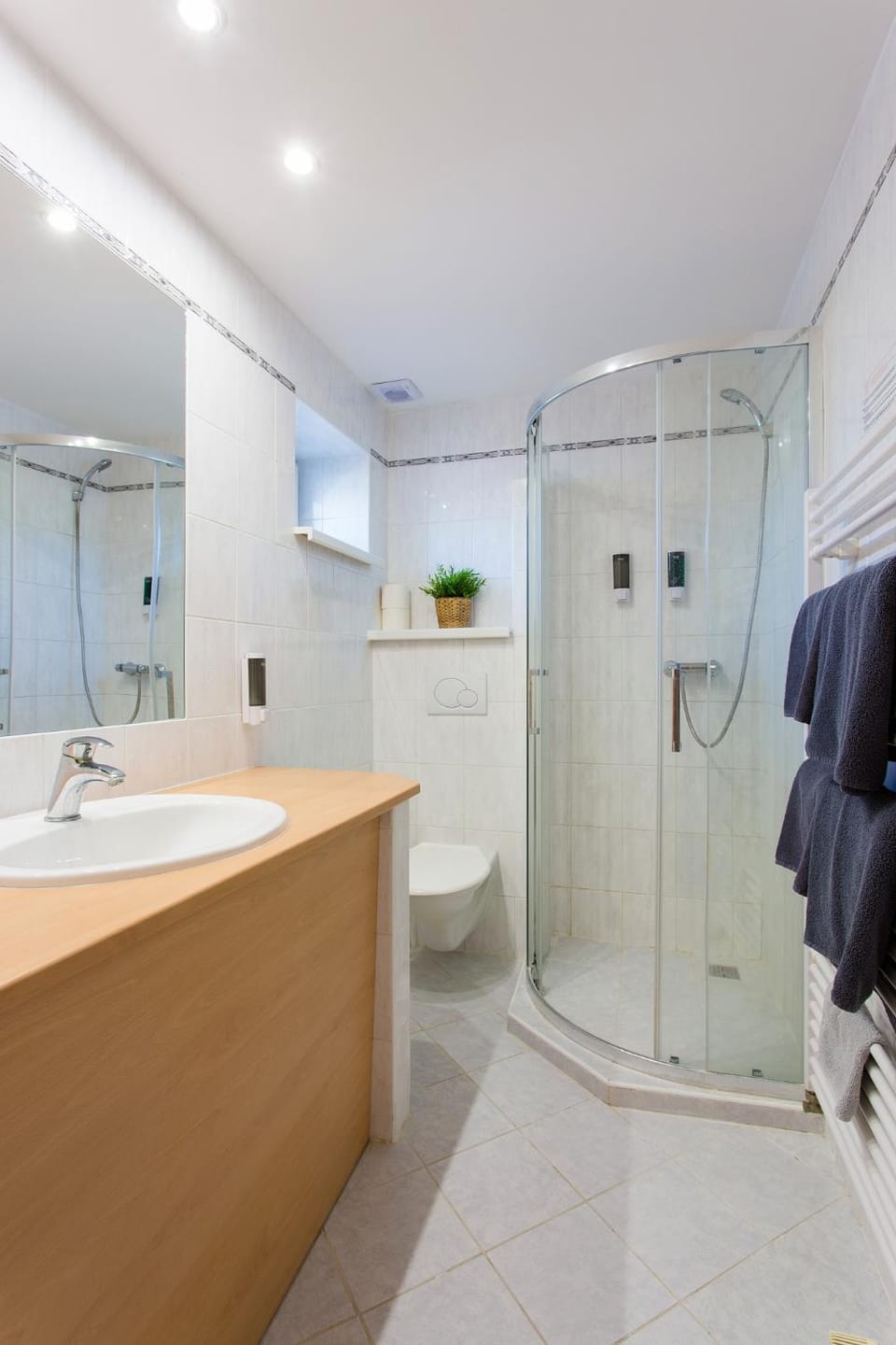 Shower, Bathroom, towels