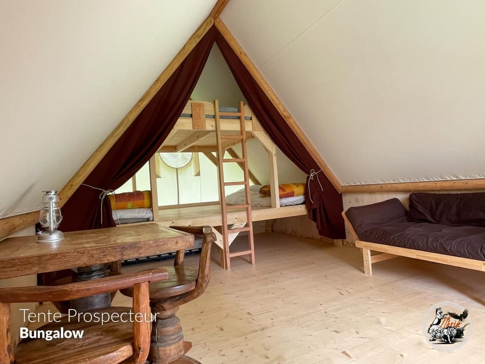 Bed, Photo of the whole room, Bedroom, bunk bed