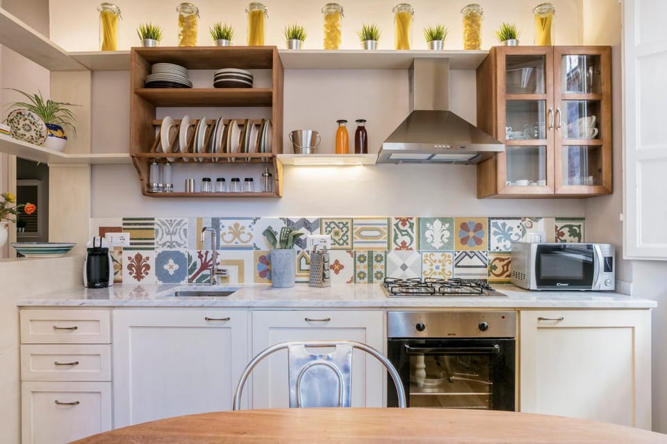 Coffee/tea facilities, Kitchen or kitchenette, Dining area