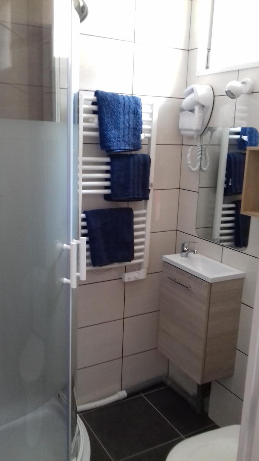 Shower, People, Bathroom, Other, Decorative detail, Family
