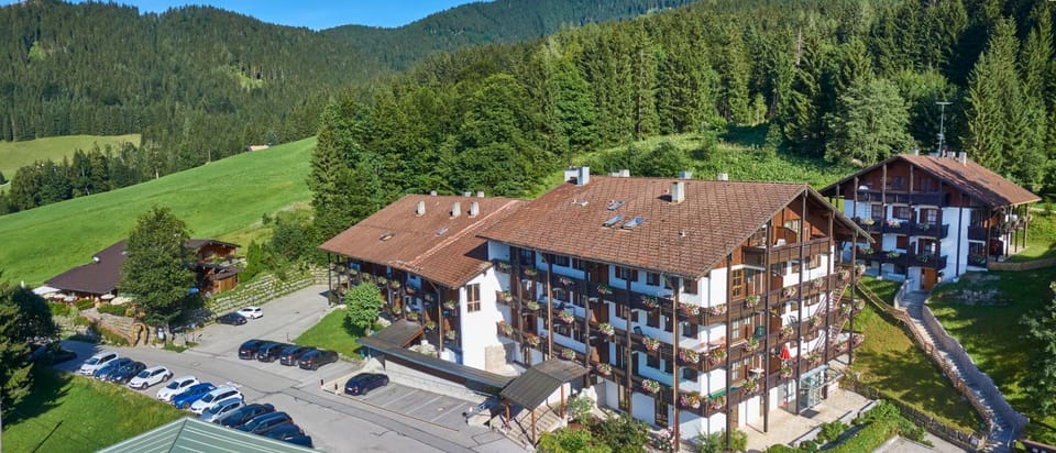 Property building, Restaurant/places to eat, Breakfast