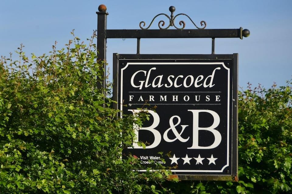 Glascoed Farmhouse Bed and Breakfast in Wales