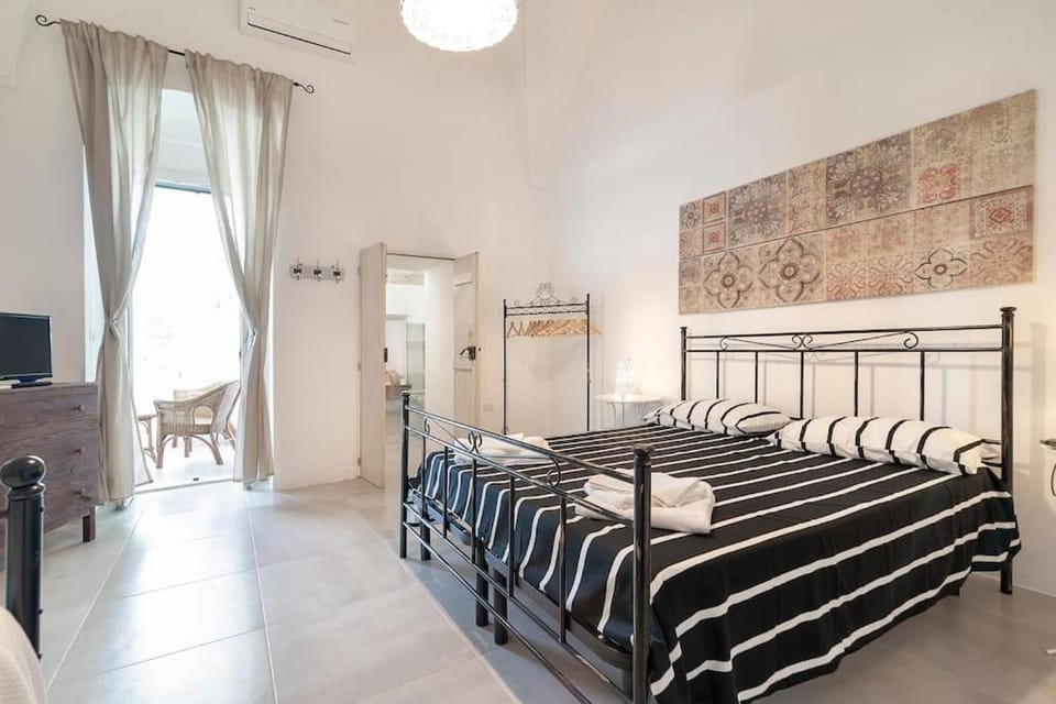 TV and multimedia, Bedroom, Garden view
