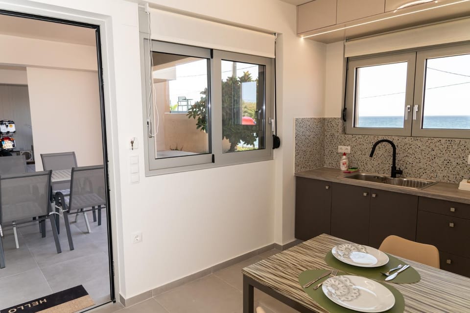 Kitchen or kitchenette, Sea view