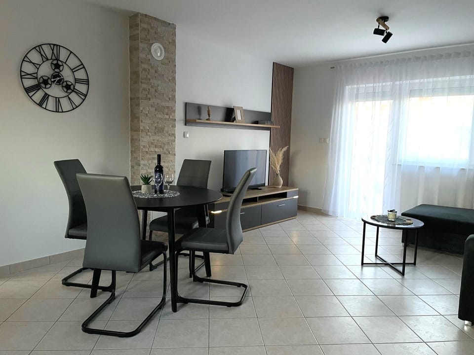 TV and multimedia, Dining area
