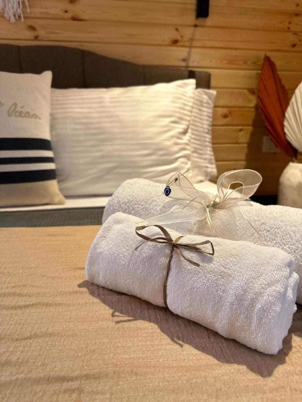 Bedroom, towels