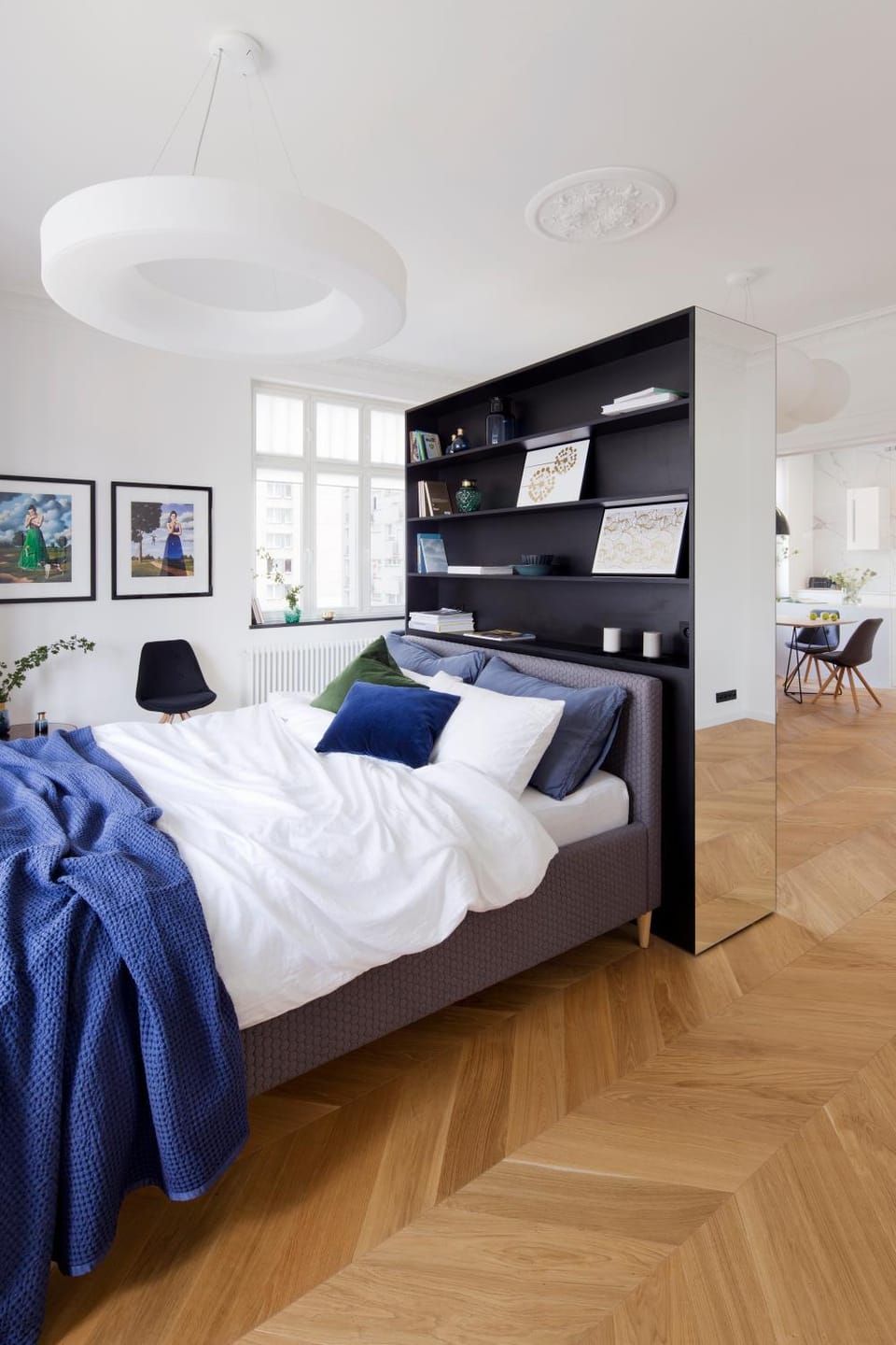 Photo of the whole room, Bedroom