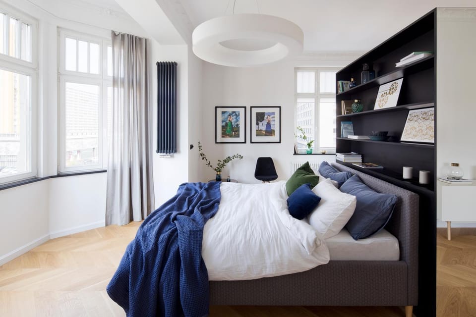 Photo of the whole room, Bedroom