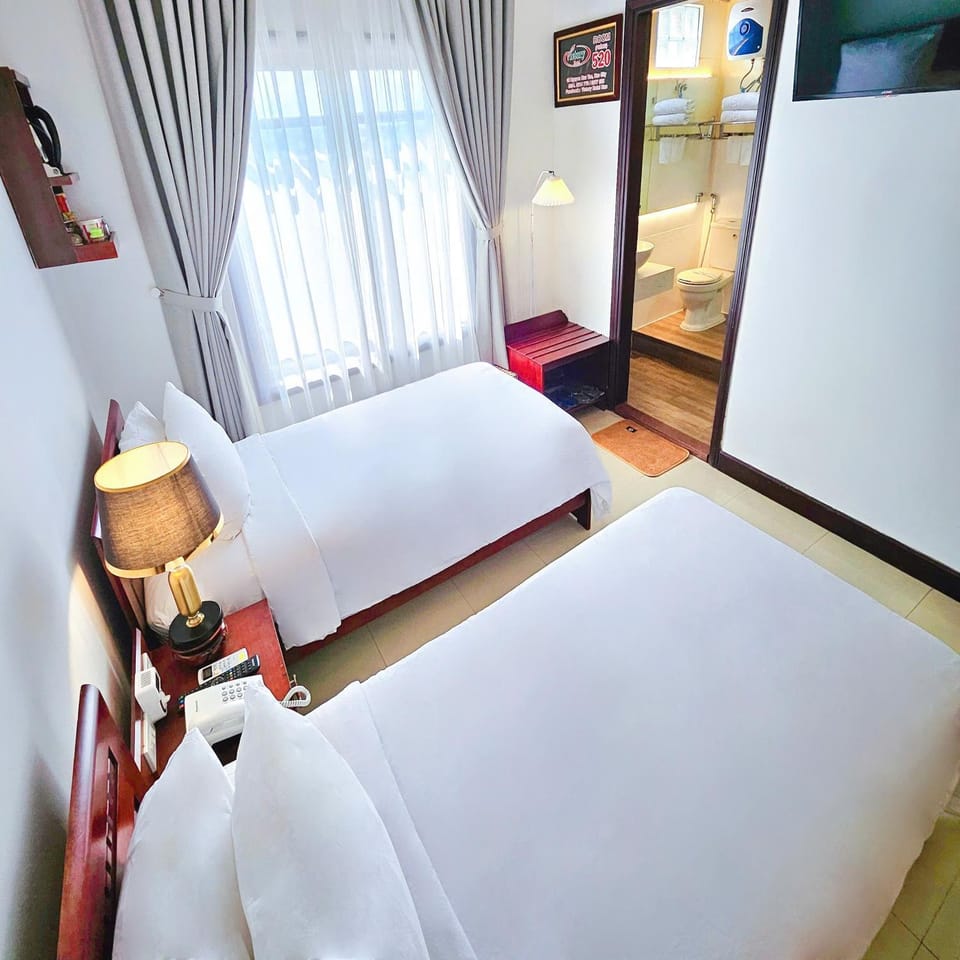 Bed, TV and multimedia, Bedroom