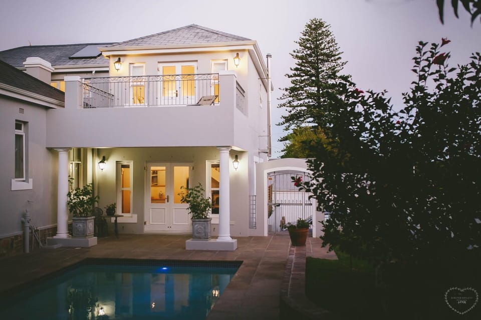 Facade/entrance, Garden, Balcony/Terrace, On site, Swimming pool, Swimming pool, Sunset