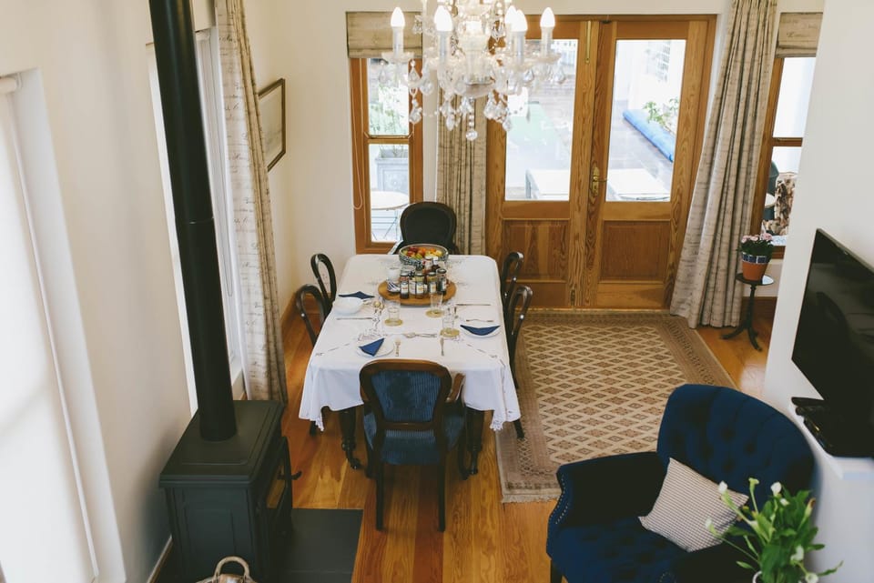 Living room, Seating area, Dining area, Area and facilities, flat iron