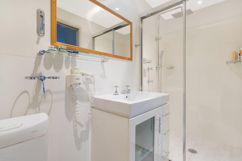 Anchors Aweigh - Adult Guests Only Bed and Breakfast in Narooma