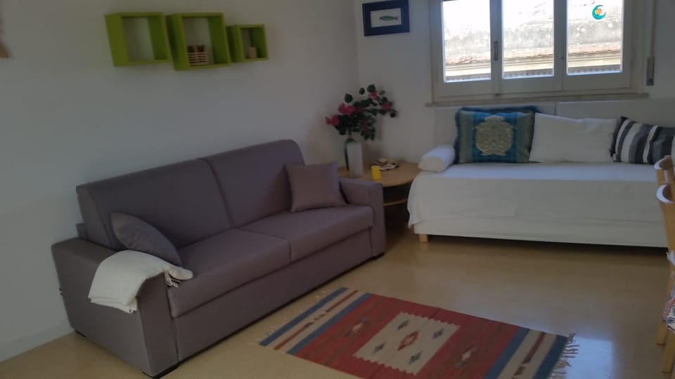 Bed, Seating area