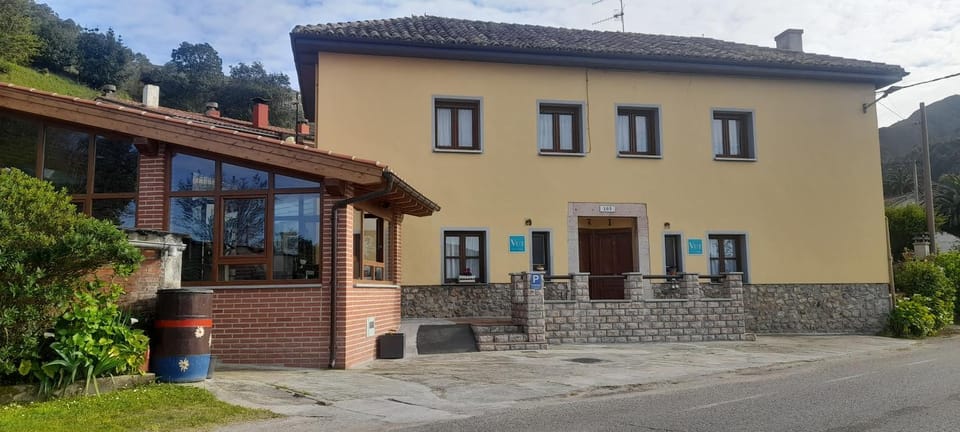 Property building, Facade/entrance, Spring, Off site, Day, Night, Winter, Summer, Garden, Lobby or reception, Autumn, City view, Landmark view, Mountain view, Street view, Street view, Sunrise, Sunset, Quiet street view, Inner courtyard view, Parking, internet