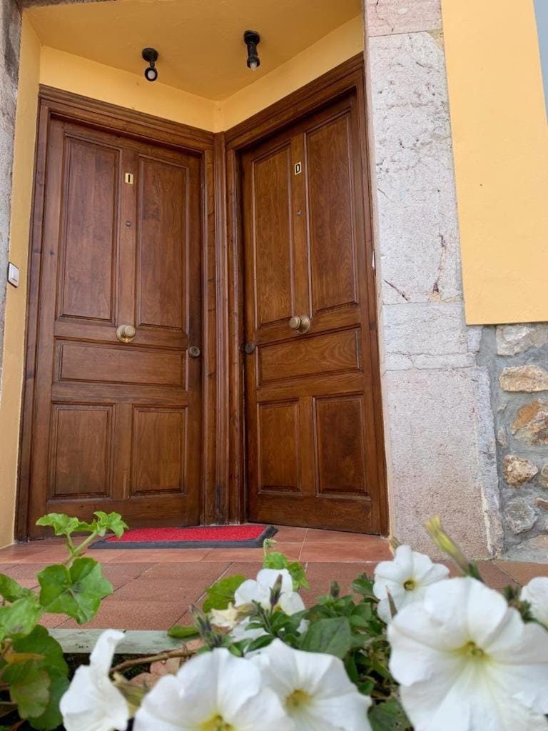 Facade/entrance, Lobby or reception, City view, Landmark view, Mountain view, Quiet street view