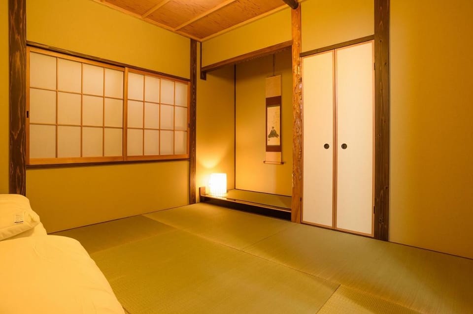 一棟まるまる貸切宿 10名様まで Guesthouse Gokurakudo Bed and Breakfast in Kyoto