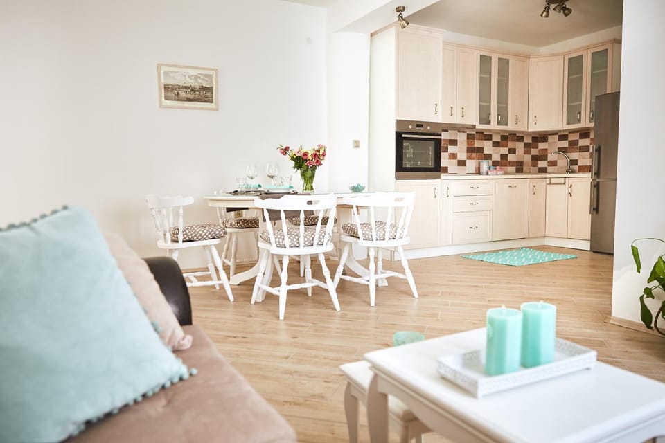 Kitchen or kitchenette, Photo of the whole room, Dining area