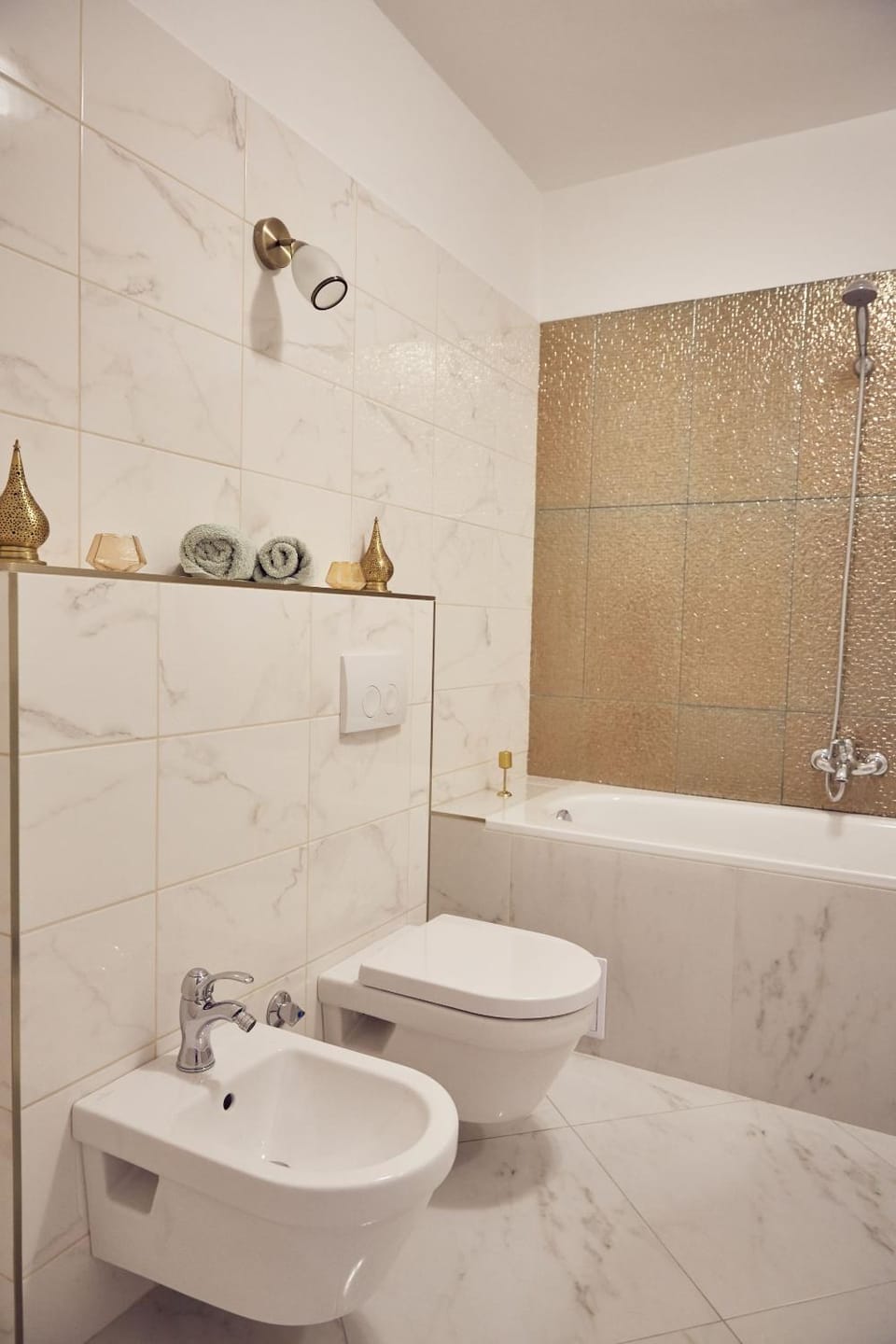 Bathroom, Photo of the whole room, Decorative detail