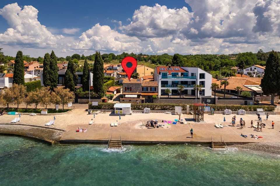 Day, Natural landscape, Bird's eye view, Beach, Sea view, Location, sunbed