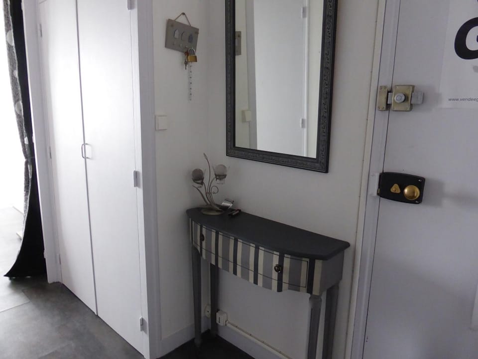 Appartement T2 face à la mer, 4 couchages, Les Sables d'Olonne - Proche plage et marché - FR-1-325-9 Apartment in Château-d'Olonne