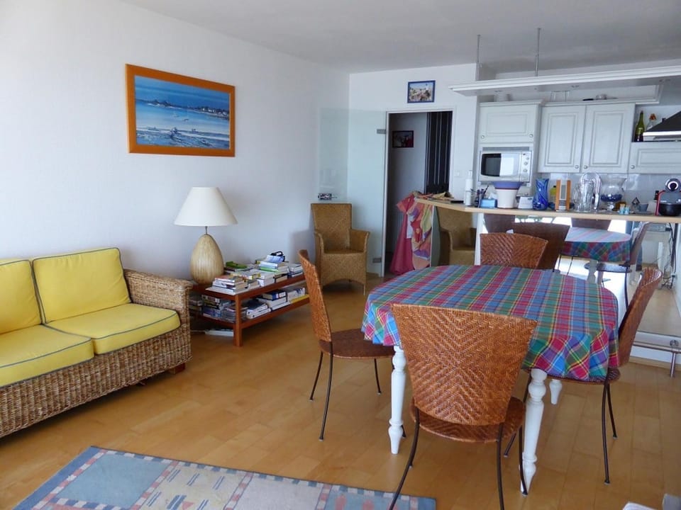 Appartement T3 face mer avec parking aux Sables d'Olonne, 5 couchages - FR-1-325-55 Apartment in Château-d'Olonne