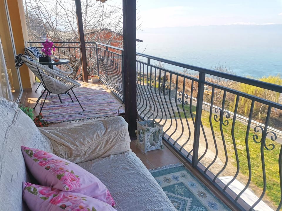 View (from property/room), Balcony/Terrace, Living room, Seating area