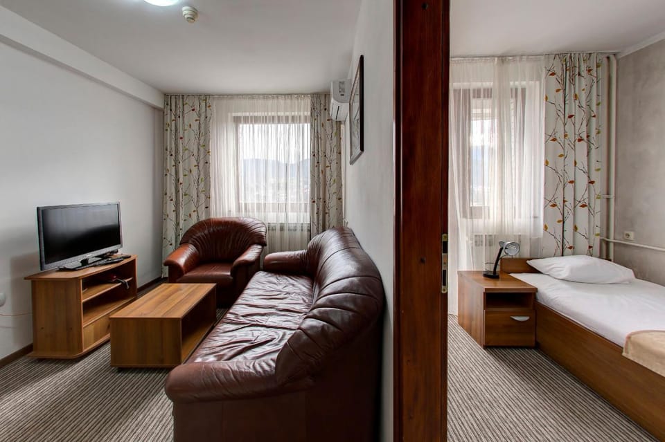 Living room, Photo of the whole room, Seating area