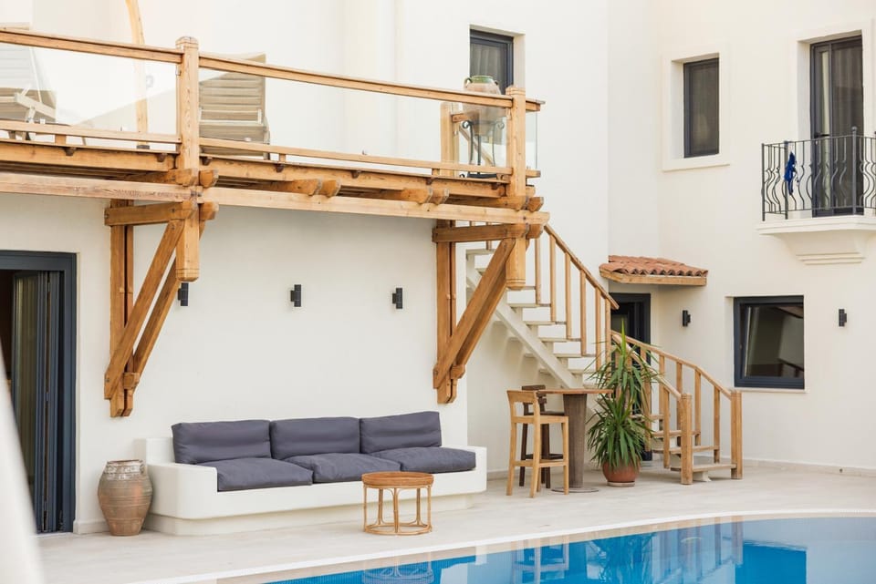 Seating area, Pool view, Swimming pool